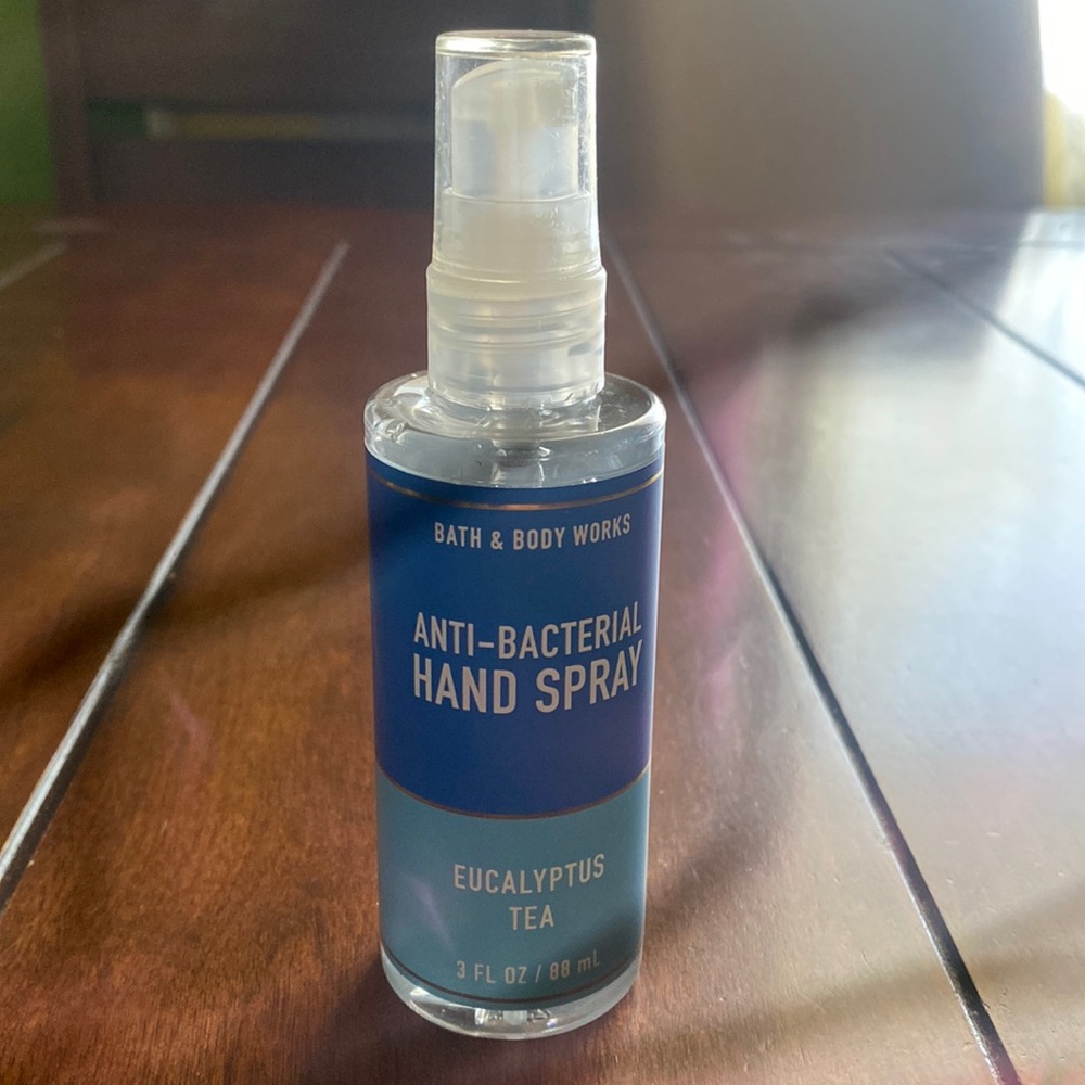 Bath & Body Works Anti Bacterial Hand Spray (Eucalyptus Tea)